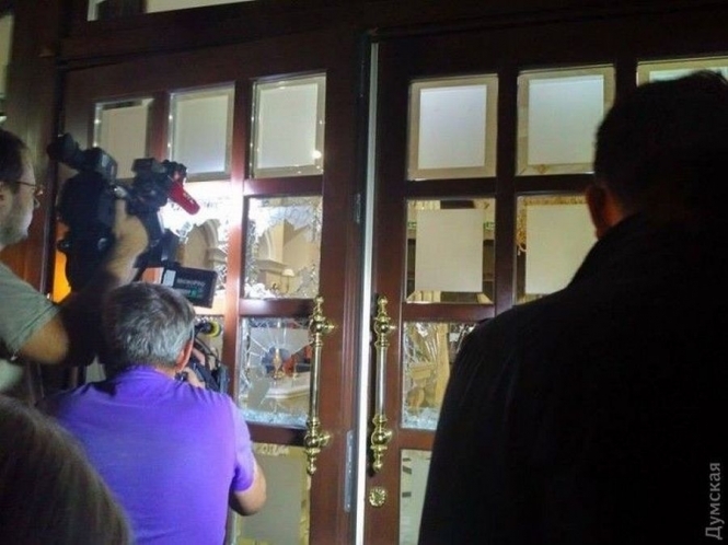 Сотрудниками полиции Одессы задержана группа лиц, которая 6 сентября поздно вечером устроили перестрелку в отеле Villa le Premier, по адресу переулок Банный, 3 - район 10-й станции Большого Фонтана. 