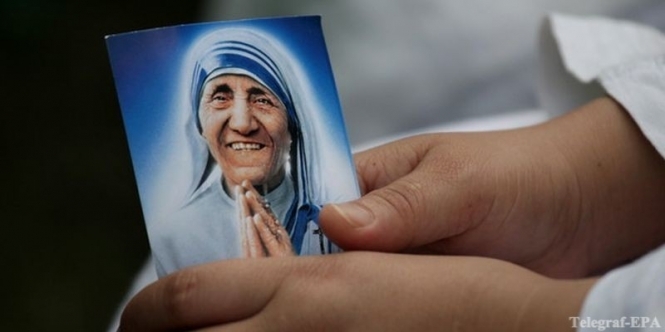 Мать Тереза Калькутская стала святой через 19 лет после смерти (она умерла 5 сентября 1997 в возрасте 87 лет). 