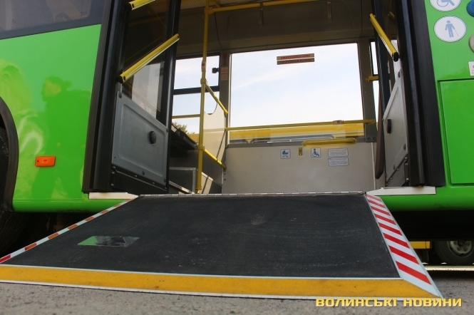 На Волыни будет курсировать первый автобус междугородного сообщения, оборудованный ручным пандусом. 