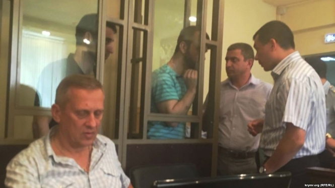 Северо-Кавказский окружной военный суд в Ростове-на-Дону в среду объявил приговор четырем крымским мусульманам в так называемом "деле" Хизб ут-Тахрира ". 