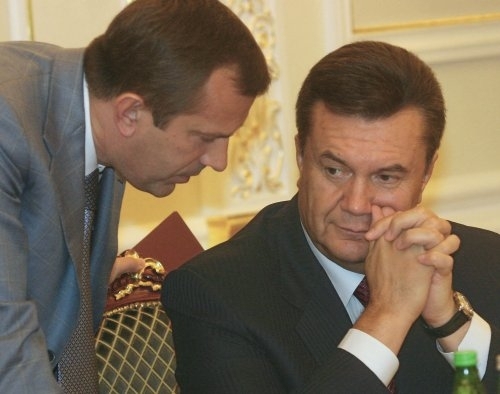 За неполные четыре года режим экс-президента Януковича украл из государственного бюджета и вывел из страны от 20 до 30 млрд долларов. 