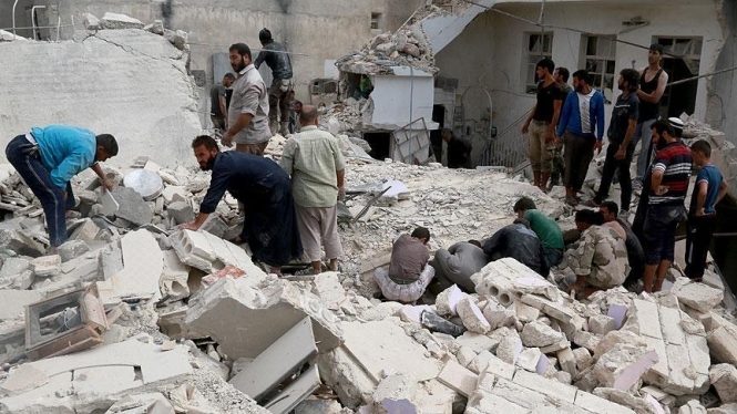В результате авиаудара по подконтрольным оппозиции районам Алеппо в Сирии погибли шестеро мирных жителей. 