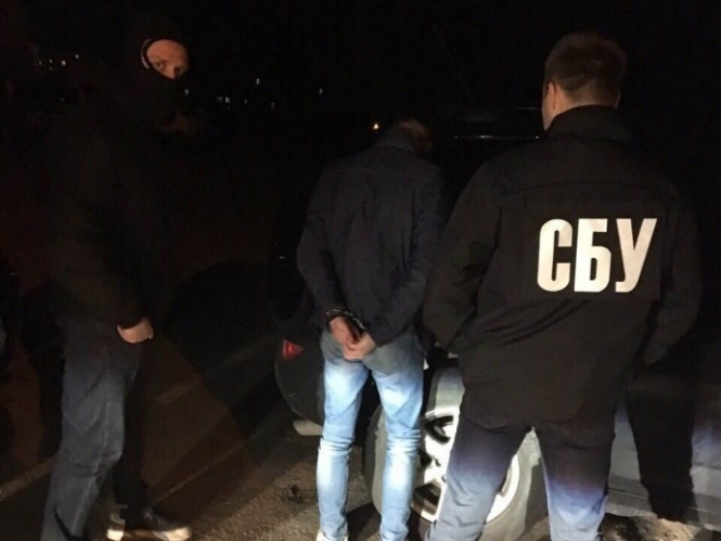 Инспектора Управления патрульной полиции в Киеве задержали во время очередного сбыта наркотических средств. 