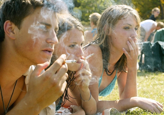 Суммарно на 6% уменьшилось количество подростков в возрасте 15-17 лет, которые употребляют табак, алкоголь и наркотические средства. 