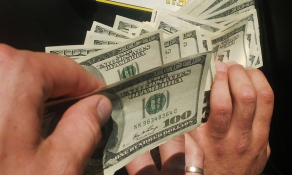 Генпрокуратура уличила работника Государственной фискальной службы при получении $10 тыс взятки. 