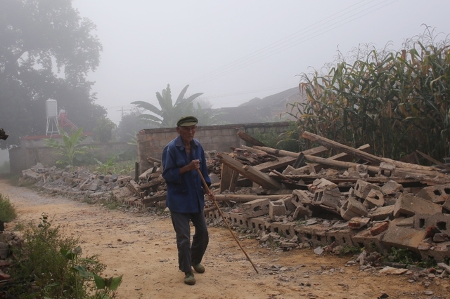 В китайской провинции Ганьсу в воскресенье обрушились два жилых дома, в результате чего пострадал как минимум один человек. 