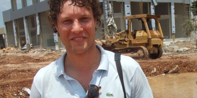 В ливийском городе Сирт погиб голландский фотожурналист Джерон Орлеманс. 