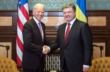 Байден и Порошенко заявили о необходимости дальнейшего разведения сил на Донбассе 