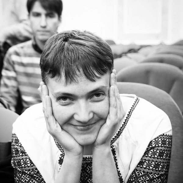 ФОТОФАКТ. На суд над Карпюком и Клыхом в РФ Савченко пришла в вышиванке 