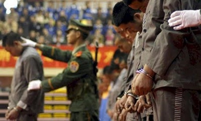 В Китае бывший председатель Коммунистической партии Юго-Западной провинции Юньнань Бай Еньпая приговорили к смертной казни за взяточничество. 