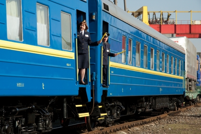 "Укрзализныця" назначила 3 дополнительных поезда в западном направлении к празднику Покровы Пресвятой Богородицы и Дня украинского казачества, которые отмечаются 14 октября. 