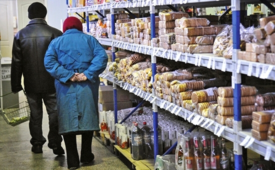 Трети украинцев хватает бюджета на питание, а для покупки одежды и обуви надо занимать. 