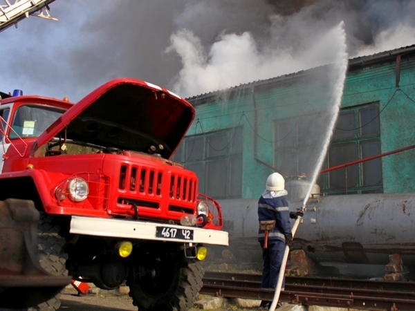 В путевом цеху Тернопольского путевого ремонтно-механического завода в воскресенье возник пожар. 