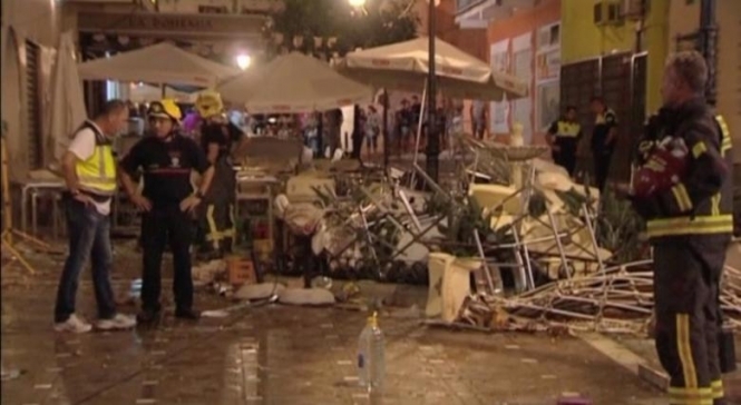 В результате взрыва в кафе в городе Велес-Малага, расположенном на южном побережье Испании, пострадали по меньшей мере 77 человек. 