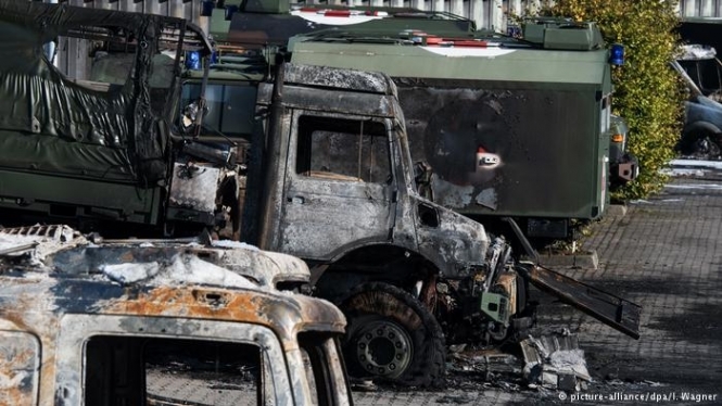 В воскресенье, 23 октября, в Бремене на территории одной из фирм сгорели 15 грузовиков бундесвера. 