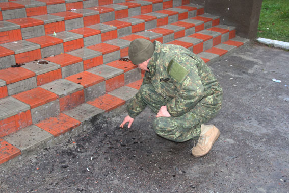 В Боровичском районе Черниговской области полиция задержала мужчину, который у местного клуба бросил в толпу гранату, в результате чего пострадали четыре человека. 