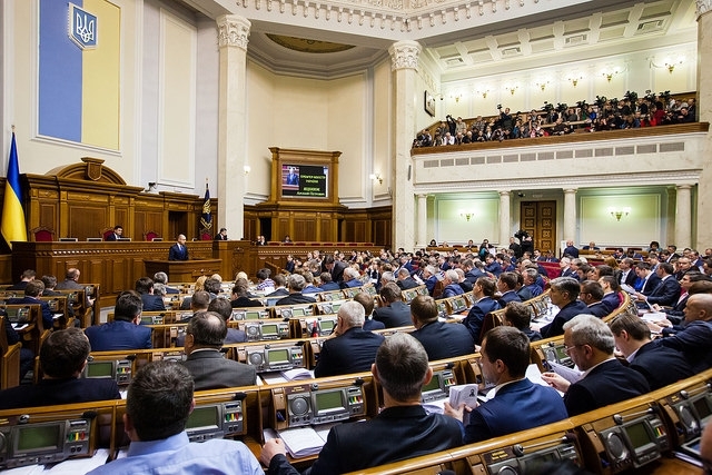 Верховная Рада Украины призвала Совет безопасности ООН создать международную группу следователей по расследованию военных преступлений режима президента Сирии Башара Асада и его союзника - Российской Федерации. 