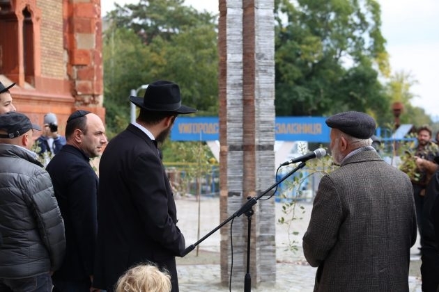 В Ужгороде открыли первый на Закарпатье памятник жертвам Холокоста. 