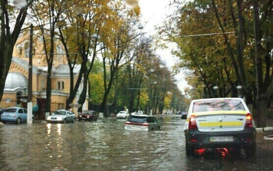 В настоящее время в больницах остаются три человека, еще одного из пострадавших медики отпустили домой. 