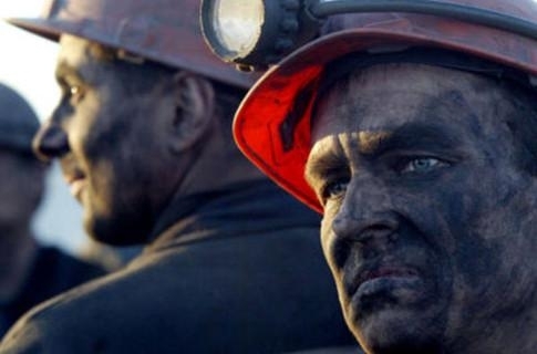 В результате обрушения горной породы на нелегальной шахте в Антрацитовском районе "Луганской народной республики" погибли три человека. 