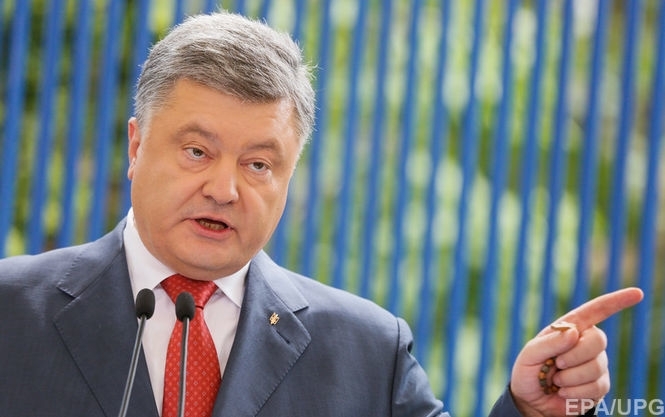 Президент Петр Порошенко заявил, что Украина не будет переходить к выполнению политических пунктов Минских соглашений, пока не будут выполнены пункты о прекращении огня и отводе российских войск. 