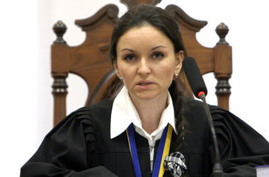 Экс-судья Царевич отозвала свой иск к Порошенко 