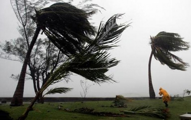 Президент США Барак Обама объявил чрезвычайное положение в штате Флорида из-за приближения урагана "Мэтью", который уже привел к гибели по меньшей мере 140 человек в бассейне Карибского моря, из них 136 человек на Гаити. 