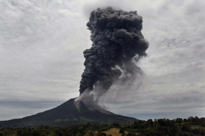 Власти Мексики объявили эвакуацию жителей штата Халиско из населенных пунктов вблизи вулкана Колима, который начал извергаться 30 сентября. 