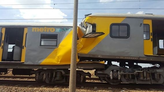 В Южно-Африканской Республике (ЮАР) у станции Тембиса столкнулись два поезда. 