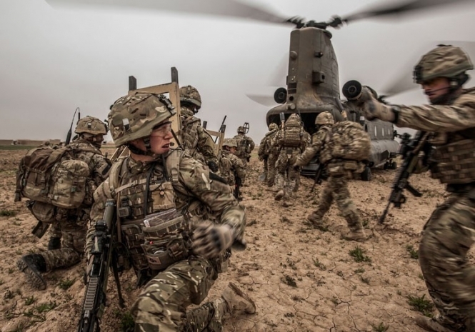 Министр обороны Великобритании Майкл Фэллон заявил, что весной 2017 года страна перебросит в Эстонию боеспособный батальон. 
