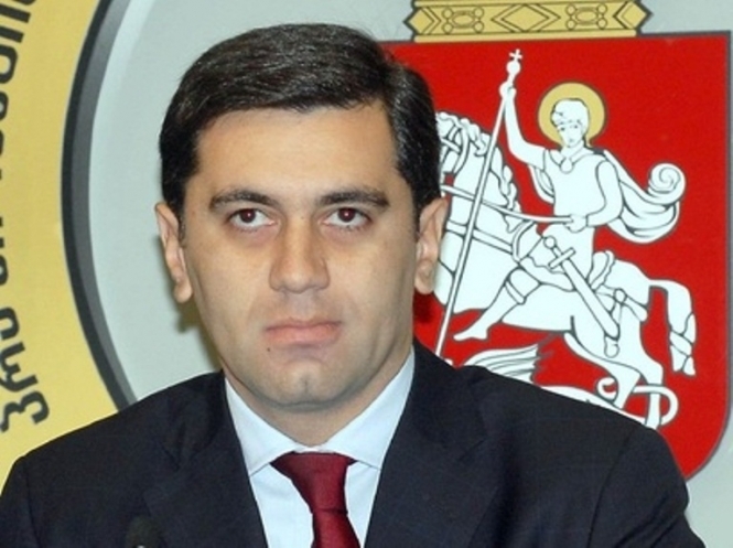 Бывший министр обороны Ираклий Окруашвили заявляет, что в городе Гори, во время встречи с избирателям в т. Н. привокзальном поселке, по нему открыли огонь. 