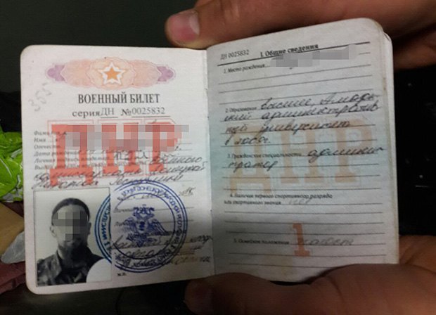 Утром в четверг в аэропорту "Борисполь" задержали гражданина Бразилии, который принимал участие в боевых действиях против Украины на стороне террористической организации "ДНР", а также занимался вербовкой наемников для террористов. 