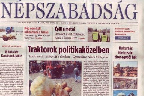 Крупнейшая газета Венгрии Nepszabadsag перестала выходить в печать. Журналисты издания и оппозиция утверждают, что это произошло под давлением властей. 