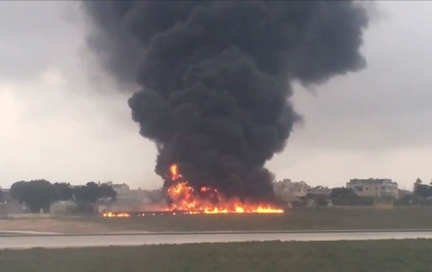 24 октября в аэропорту Мальты разбился легкомоторный самолет. 
