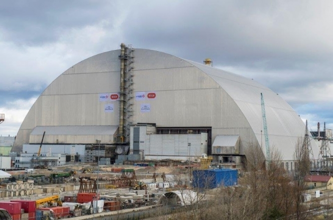 Четвертый энергоблок Чернобыльской атомной электростанции закрыли новым саркофагом. 