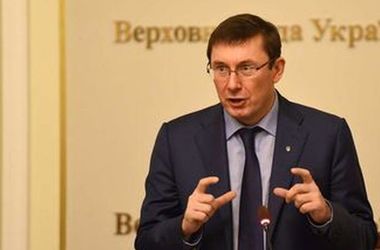 Луценко вылетел в Гаагу для встречи с прокурором МУС 