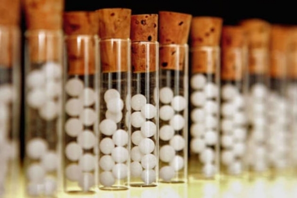 Федеральная торговая комиссия (ФТК) США обязала производителей гомеопатических препаратов указывать на ненаучность гомеопатии на упаковке. 