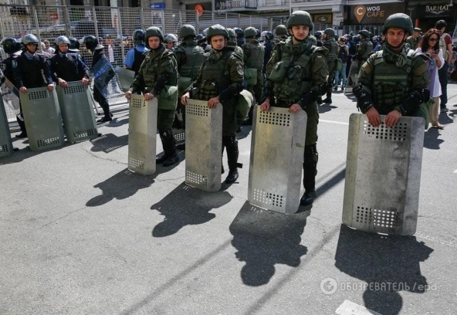 Правоохранители 21 ноября перекроют улицу Крещатик в Киеве в связи с проведением массовых акций. 