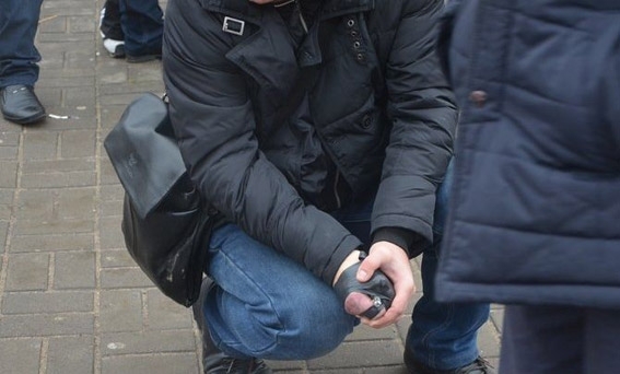 Работник полиции Николаева отобрал у преступника гранату РГД-5 с выдернутой чекой. 