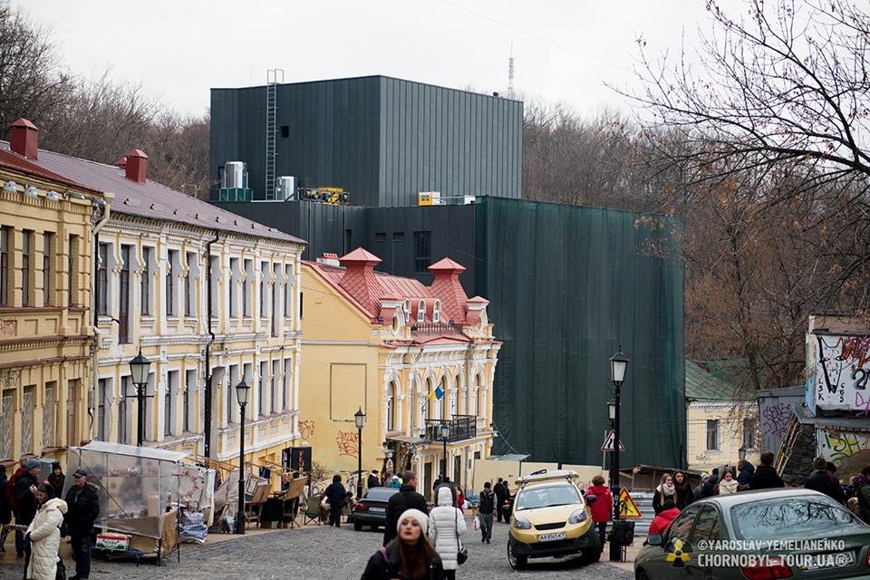 Завтра в историческом центре столицы, на Андреевском спуске, состоится открытие обновленного здания муниципального театра. 