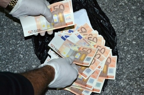 В Болгарии на дне водохранилища были найдены фальшивые банкноты номиналом 500 евро на сумму около 12 млн евро. 