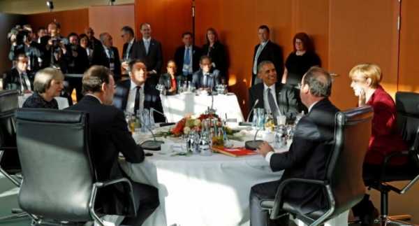 Президент США Барак Обама и лидеры ведущих стран ЕС на встрече в Берлине договорились о необходимости сохранения санкций против России в связи с ситуацией в Украине. 