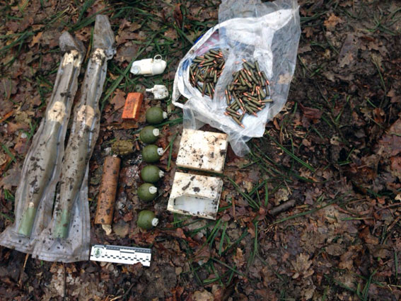 На территории Богодуховского района Харьковской области обнаружили крупный тайник с боеприпасами. 