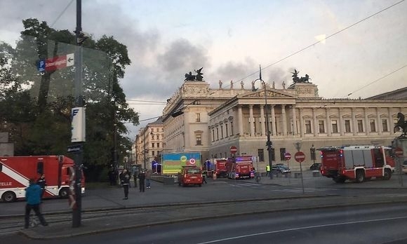 В доме австрийского парламента в Вене произошел пожар. 