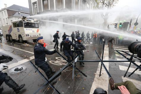 В бельгийской столице Брюсселе военные провели протестную акцию против повышения пенсионного возраста. 