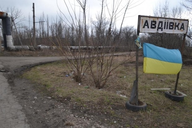 В результате обстрела боевиками Авдеевки Донецкой области местный житель получил осколочного ранения. 