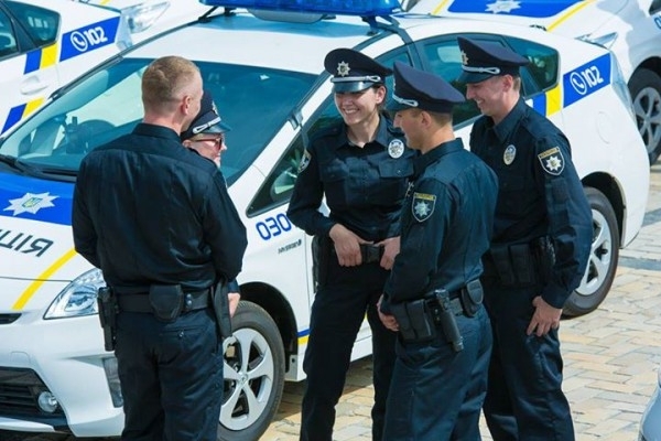 В Запорожье задержано старших сержантов полиции 30 и 35 лет, которые грабили людей. 