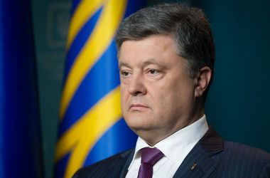 Порошенко объяснил, почему он не ввел военное положение в Украине 