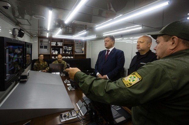 Президент Петр Порошенко запретил проведение спецопераций на территории аннексированного Крыма. 