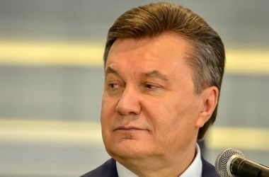 Защита Януковича требует его очной ставки с Порошенко 